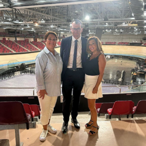 Sarah ABITBOL, Michel CALLOT et Katia PALLA au Vélodrome National de Saint-Quentin-en Yvelines pour la signature officielle de la convention entre la fédération française de cyclisme et notre association la voix de sarah